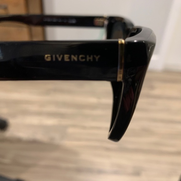 Givenchy sunglasses - Picture 2 of 4